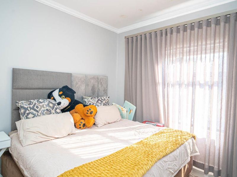 Modern Move-In Ready 3 Bedroom Apartment in The Falls Lifestyle Estate - Photo 8