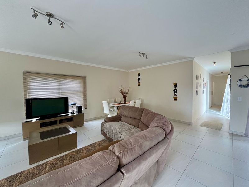RENT-Freestanding 3-Bedroom Home in Ocean View, Swakopmund - Photo 2