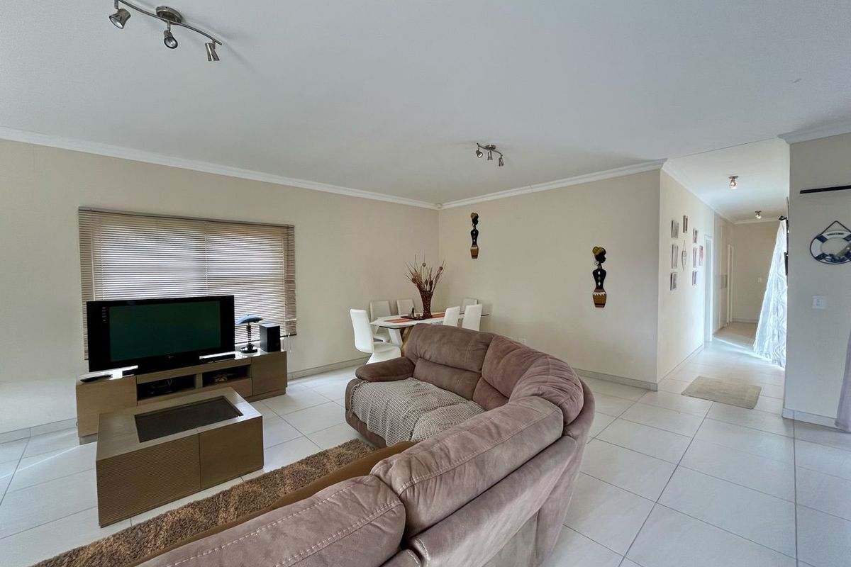 RENT-Freestanding 3-Bedroom Home in Ocean View, Swakopmund - Photo 2