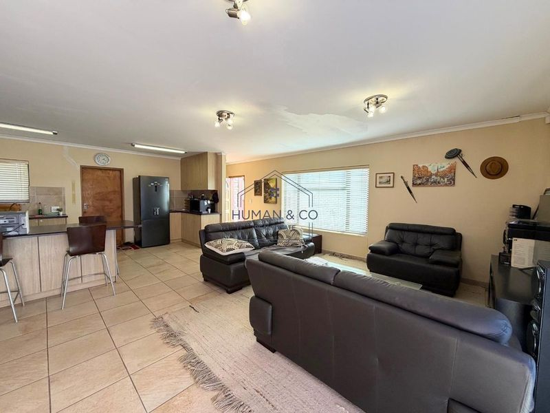 Ideal Starter Home in Fairway Estate - Photo 4