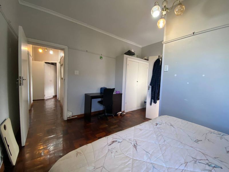 Good old fashioned Value. UCT students dream home. - Photo 10