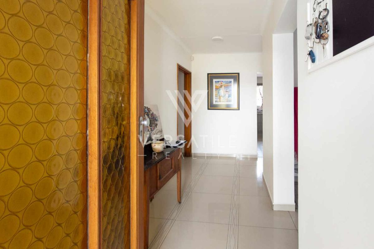 3 bedroom home with bachelor flat - Photo 5