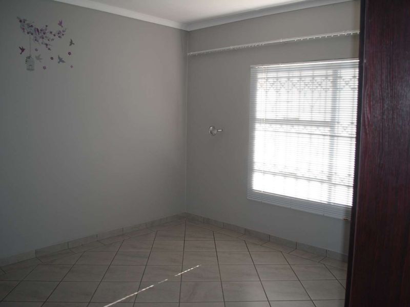 Charming Secure Complex Townhouse unit for sale (Exclusive Mandate) - Photo 8