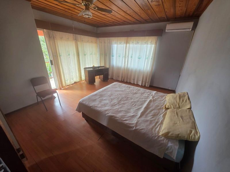 Extremely spacious, double storey family home - Photo 5