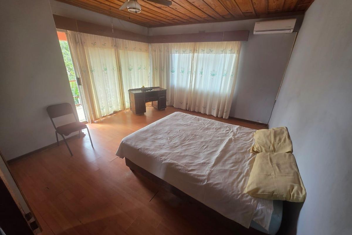 Extremely spacious, double storey family home - Photo 5