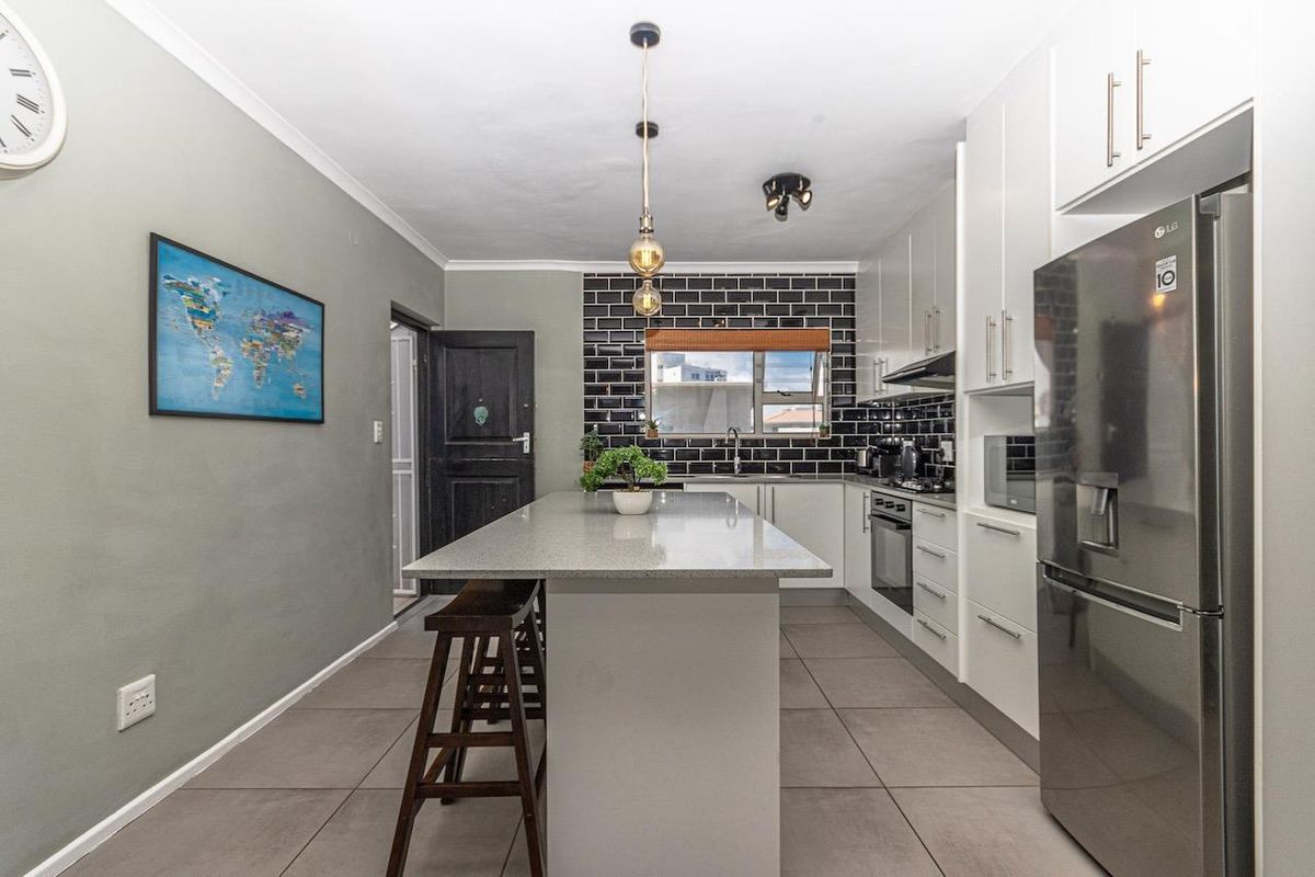 Luxury 2-Bedroom Garden Apartment with Passage Sea Views - Photo 5