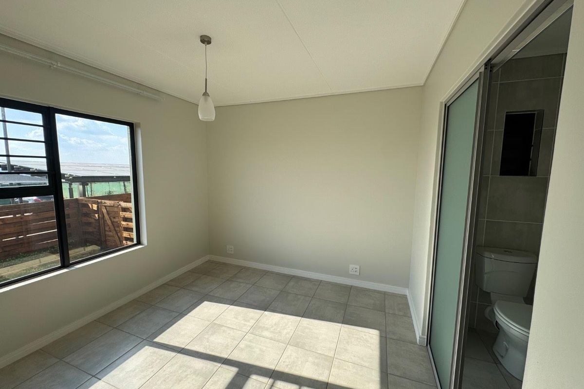 Modern Ground Floor Apartment with Private Garden - Photo 5