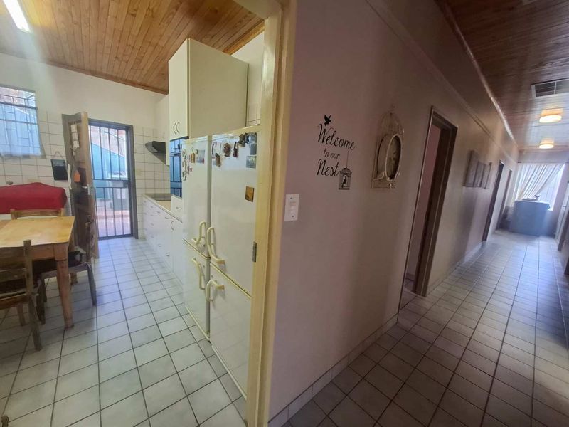 Family home with a flat - Photo 8