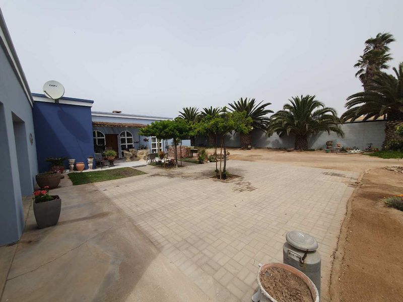 "Spacious 5-Bed Home: Ideal for Families or Investors!" - Photo 6