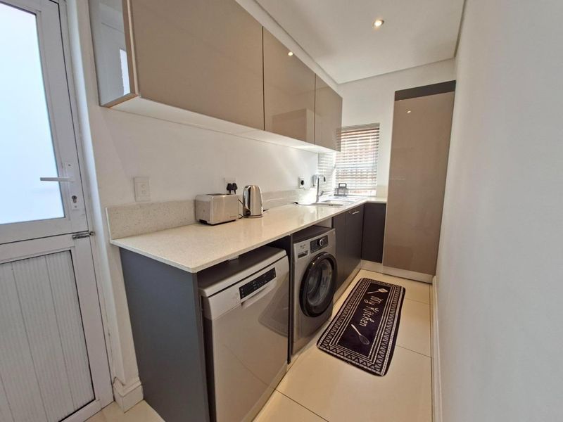Luxury, Style &amp; Sophistication in a Prestigious Eco Estate - Photo 6