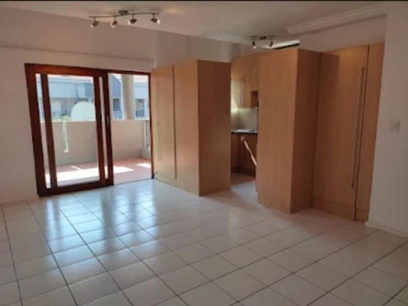 Duplex 1 bedroom loft apartment on top floor - Photo 2
