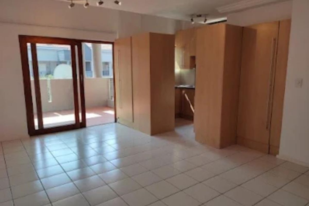 Duplex 1 bedroom loft apartment on top floor - Photo 2