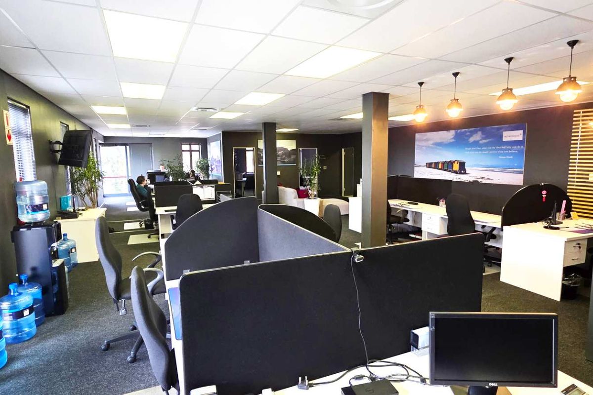 Modern First Floor Office in Westlake - Photo 3