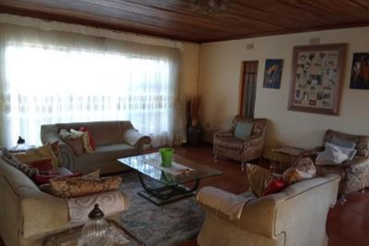 Large Home with 2 Cottages for Sale - Photo 3