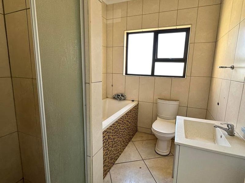 Rocky Crest- For Sale- N$2 170 000 - Photo 5