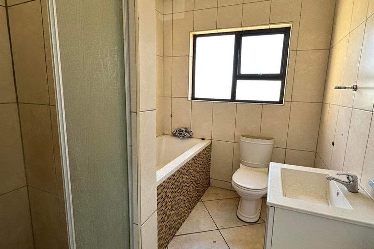 Rocky Crest- For Sale- N$2 170 000 - Photo 5