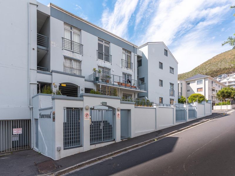 Furnished 2 bedr/2 batr apartment in Green Point with covered parking - Photo 2