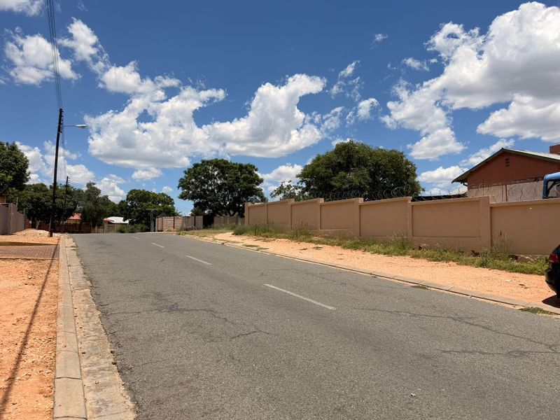 4 House for sale in Windhoek North with 3 Rooms outside - Photo 10