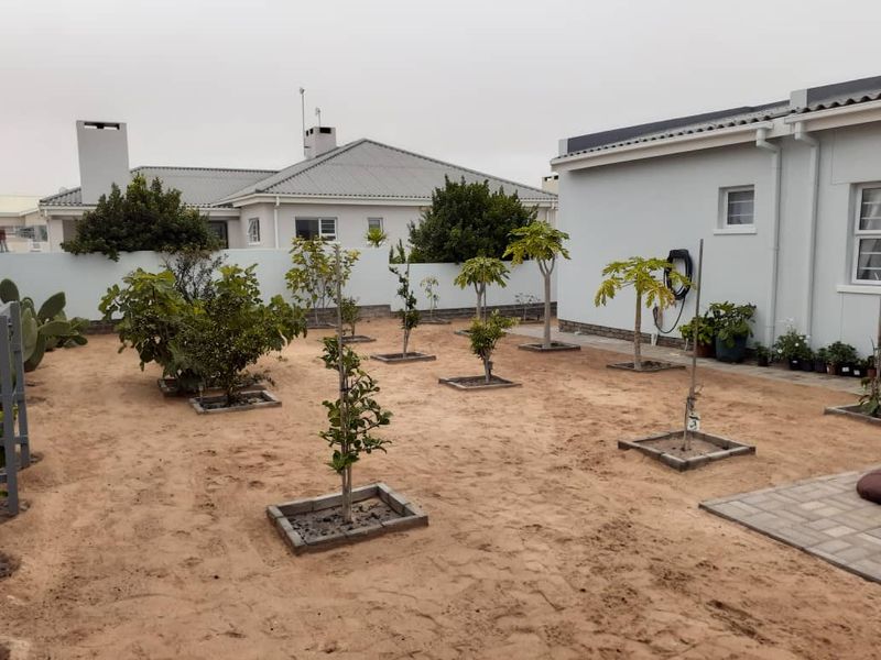 MODERN WELL-MAINTAINED HOUSE WITH FLAT FOR SALE IN HENTIES BAY - NAMIBIA - Photo 9