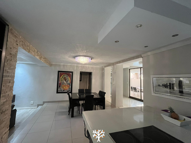 Exquisite 4-Bedroom Home | N$5 850 000.00 - Photo 8