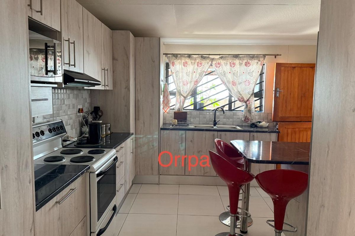 VERY NEAT FAMILY HOME FOR SALE – KHOMASDAL - Photo 2