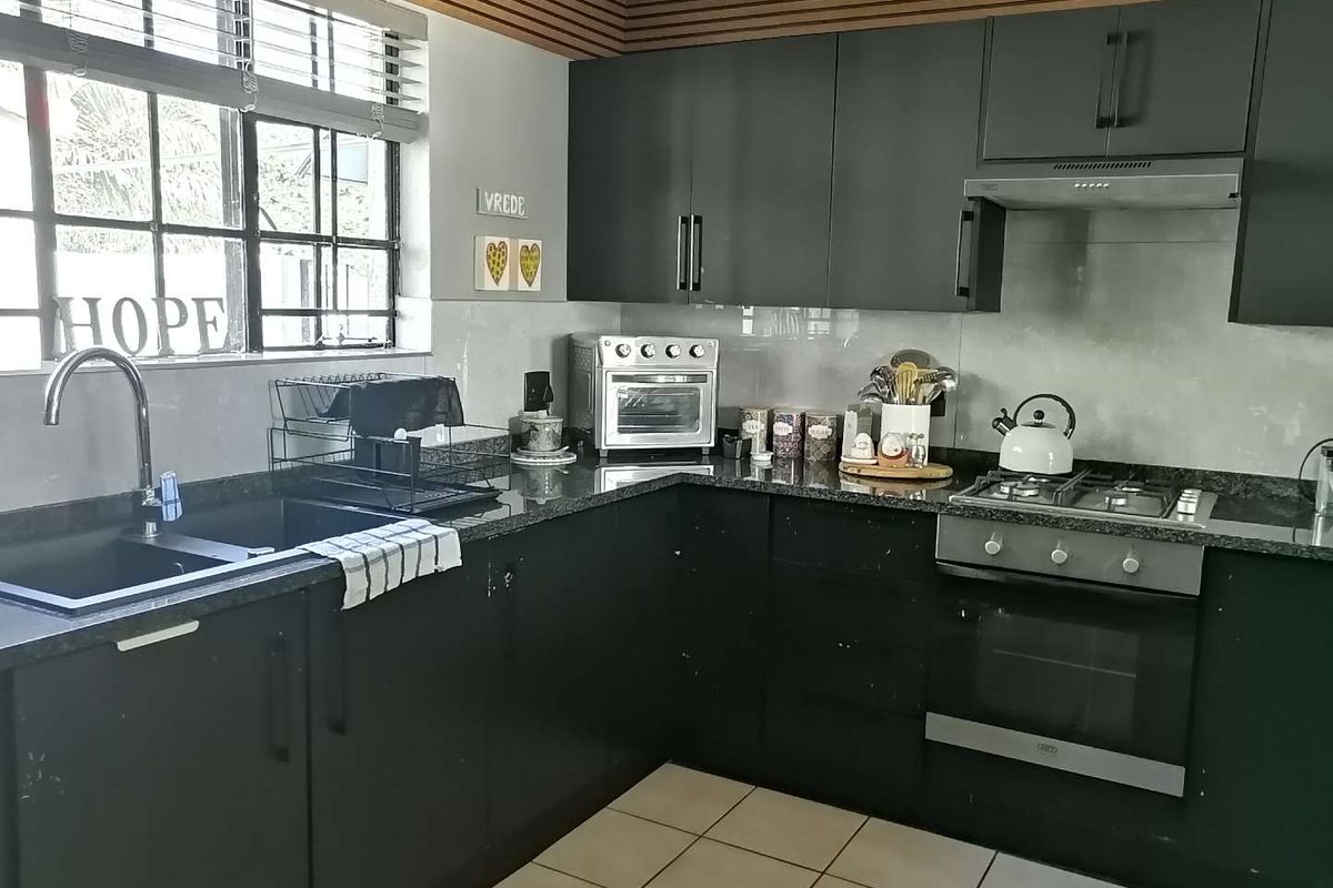 Stunning cluster in secure estate - Photo 3