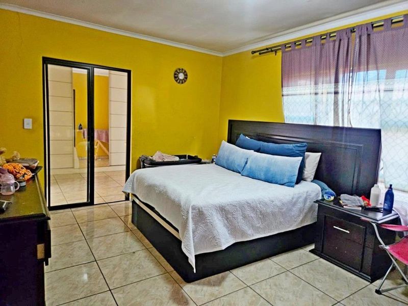 Stunning House In Birch Acres - Photo 10