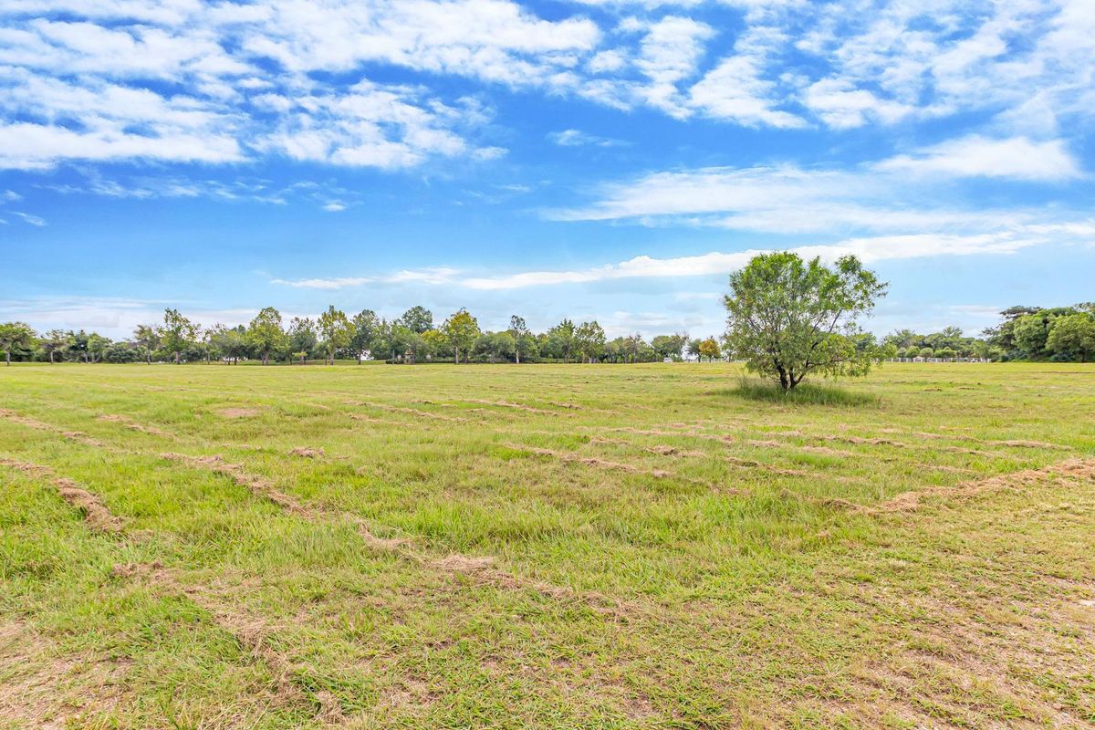 EXCLUSIVE VACANT LAND FOR SALE - Photo 4