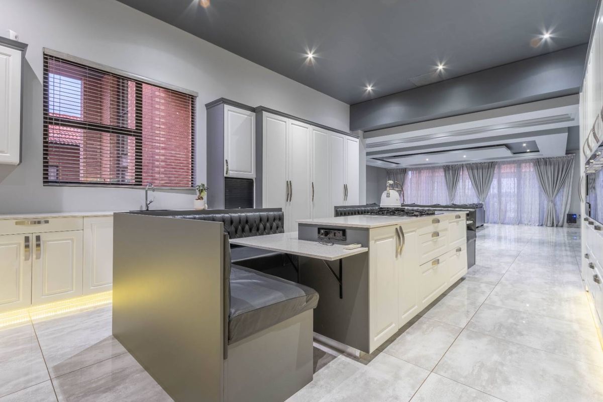 Residence for Sale with Spectacular Wetland Views!!! - Photo 5