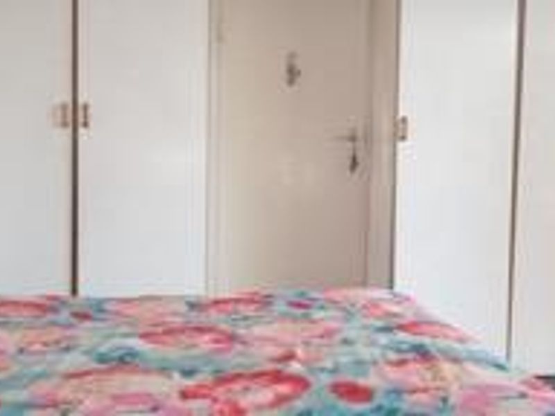 Very Neat and Secure Family Home with a Cottage - Photo 10