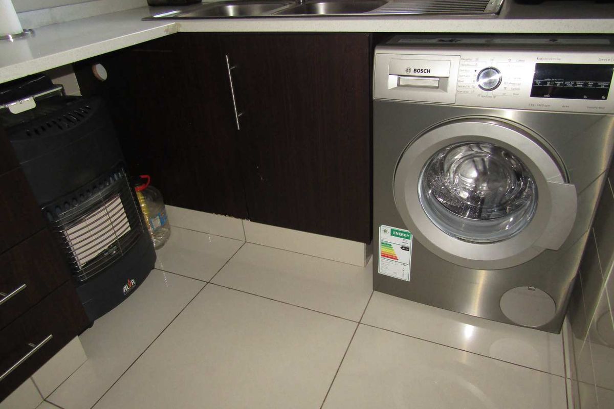 Complete Renovated 2 x bedroom 2 x bathroom Gem 2nd Floor - Photo 4