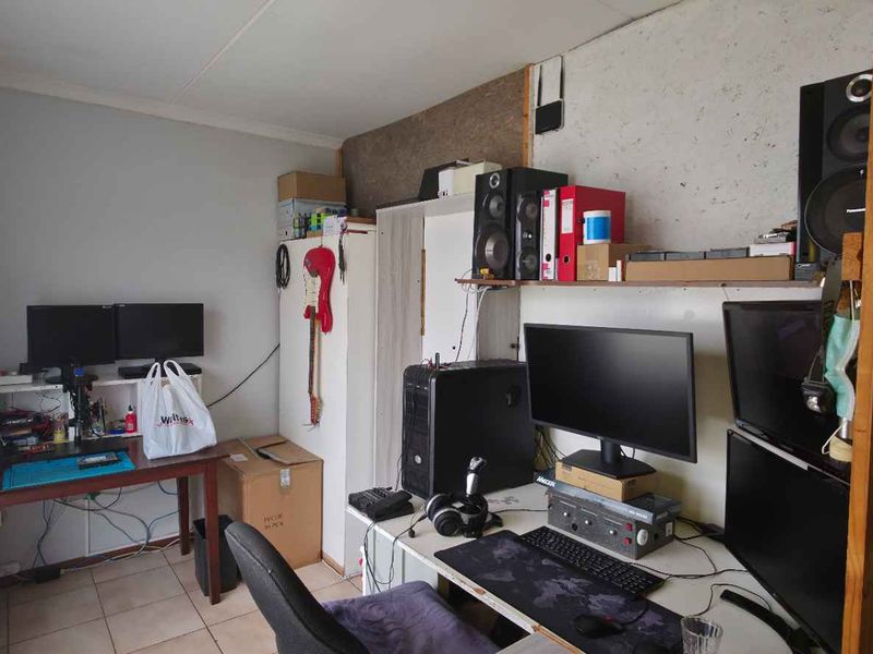 Dual Living, Double the Charm! 🏡 - Photo 6