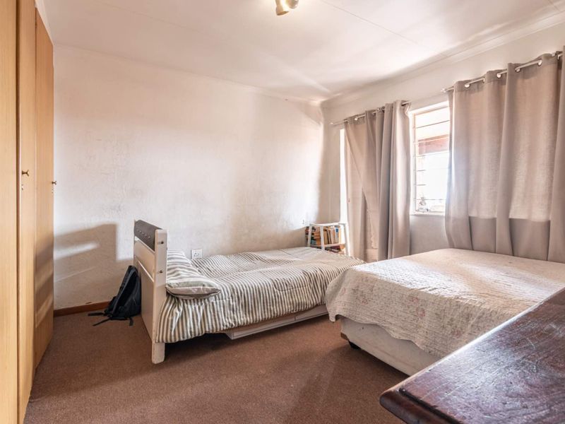 Spacious 2 bed unit for sale. - Photo 8