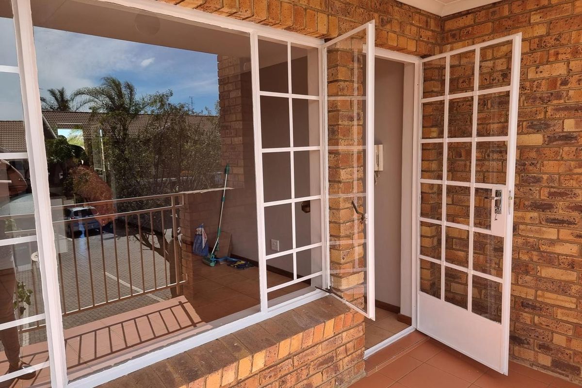 Boasting Beauty - Photo 3