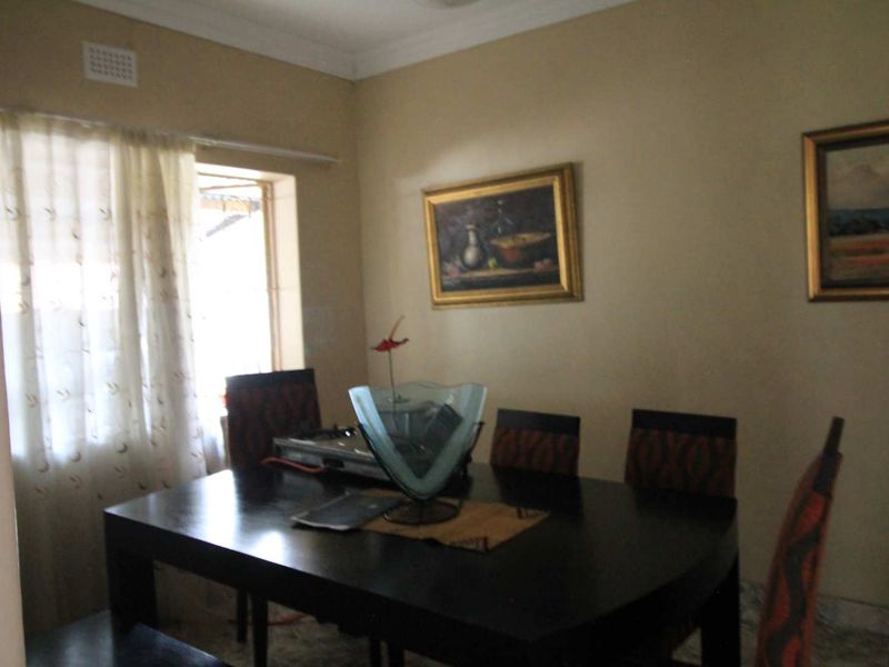 3 bed Family Home with a Flatlet - Photo 9