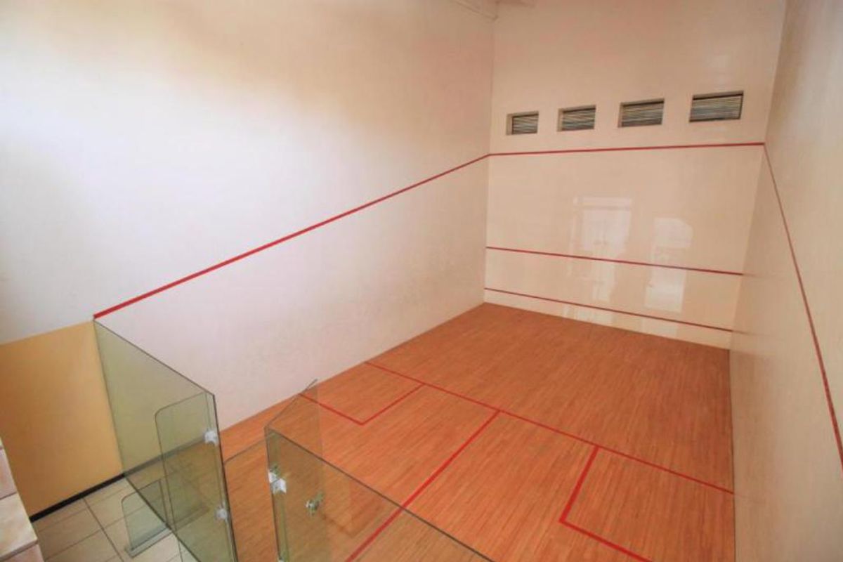 One Bedroom Penthouse Unit - Photo 2