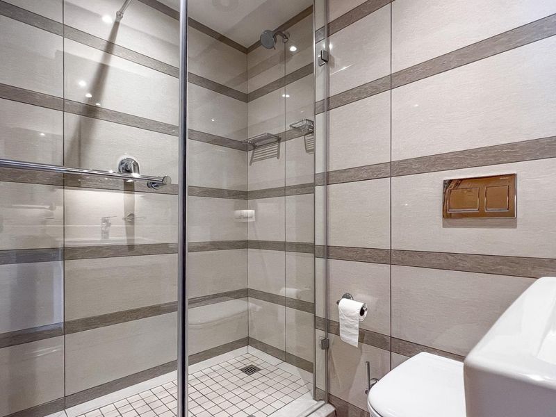 2 BEDROOM | 2 BATHROOM APARTMENT - Photo 9