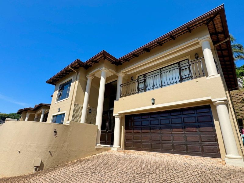 This spacious freestanding townhouse offers comfortable family living with excellent security and stylish finishes throughout. - Photo 1