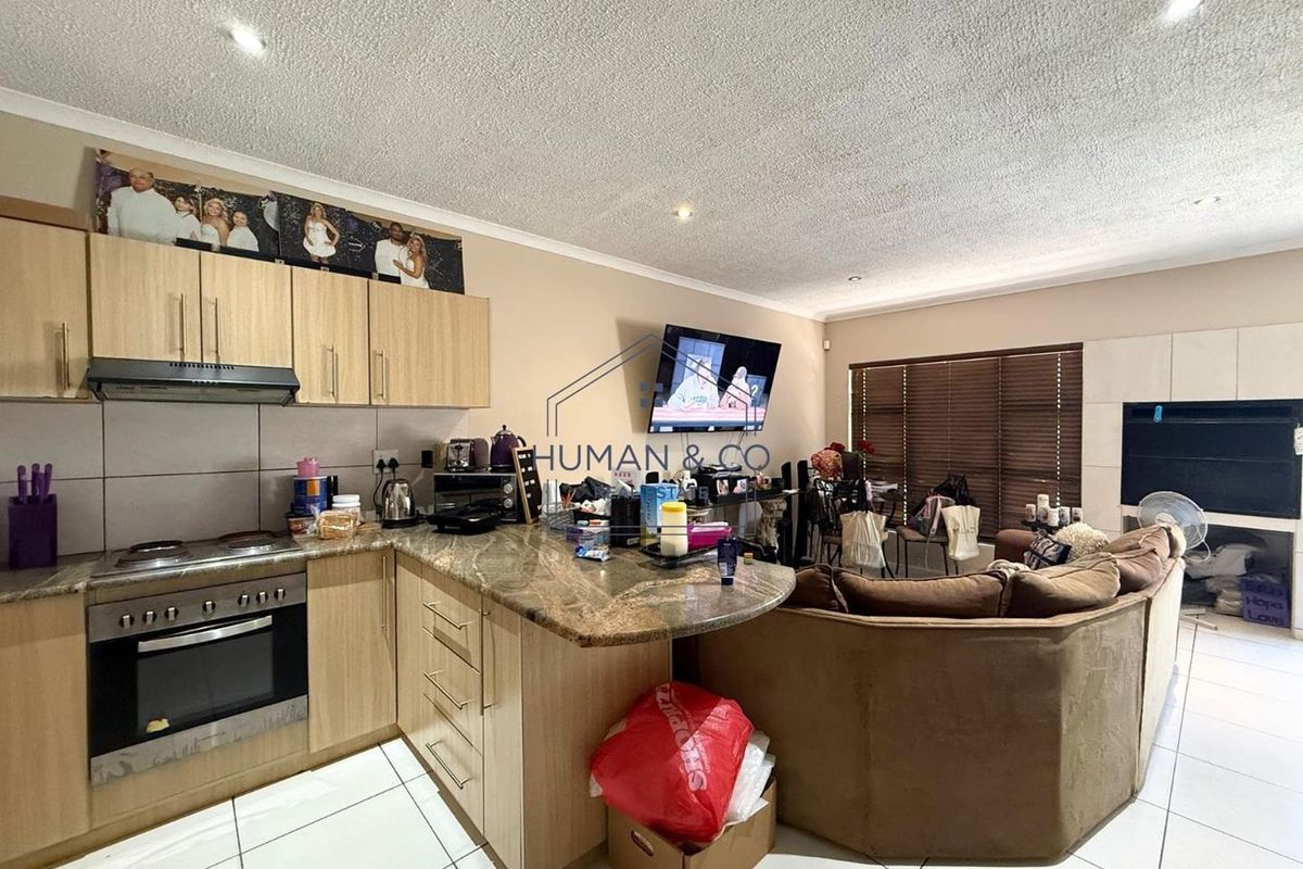 Modern 3-bedroom Townhouse in central area; Walvis Bay - Photo 2