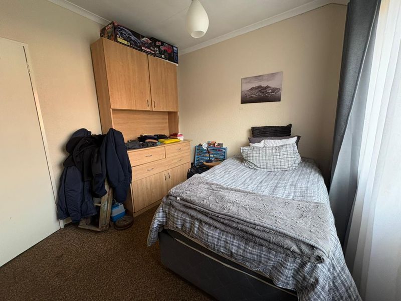 4 Bedroom Family Home with Large Flatlet in Secure Enclosed Area - Photo 7
