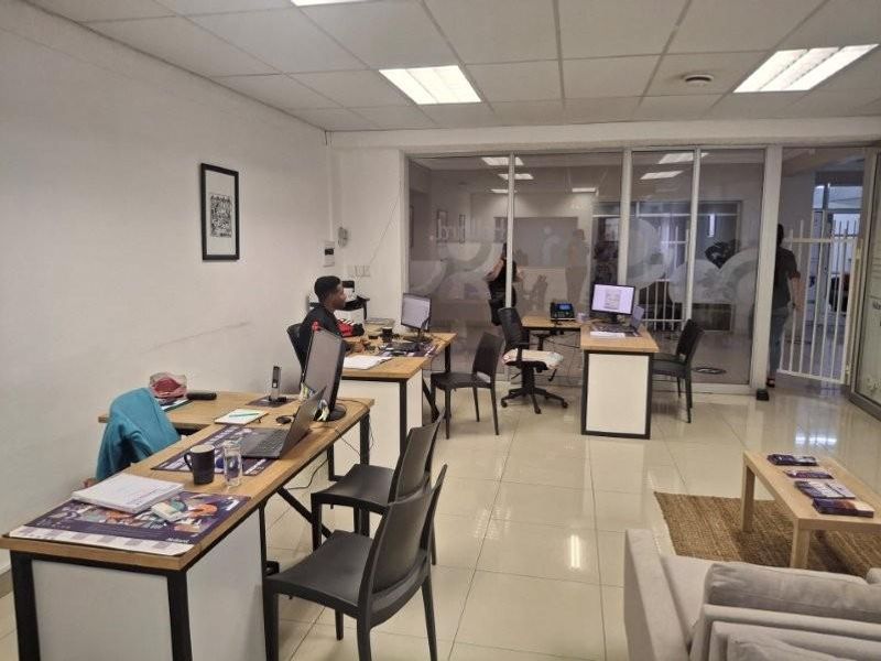 OFFICE / SHOP TO LET - SOUTHERN INDUSTRIAL - Photo 1