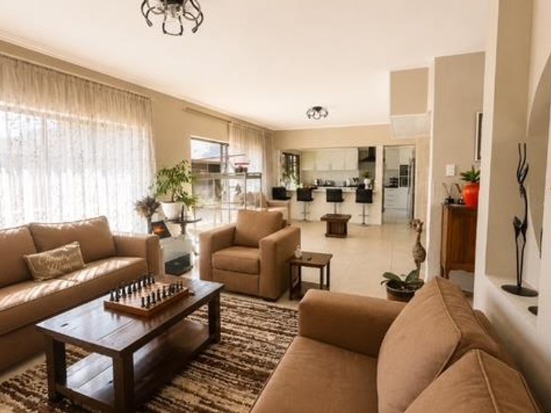 A Residence of Distinction - Photo 9