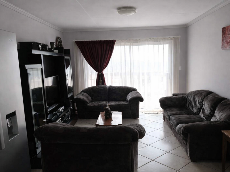 Move-In Ready Dream Home: Perfect for Families and Pet Lovers! - Photo 4