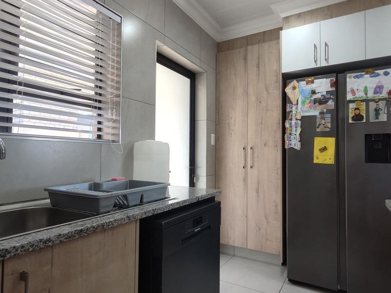 Single Level 3 Bedroom Duet Home For Sale in Island View, Mossel Bay - Photo 7