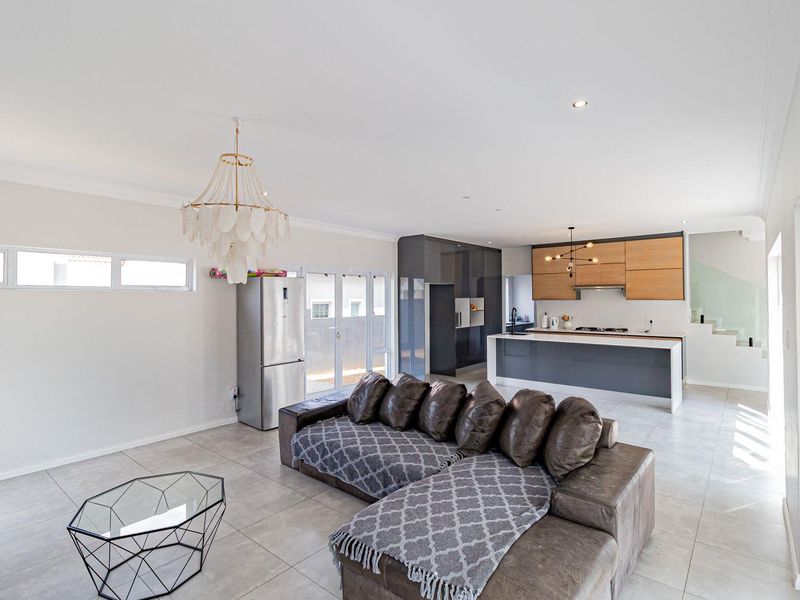 Luxury Living in a Secure and Sought-After Estate - Photo 5