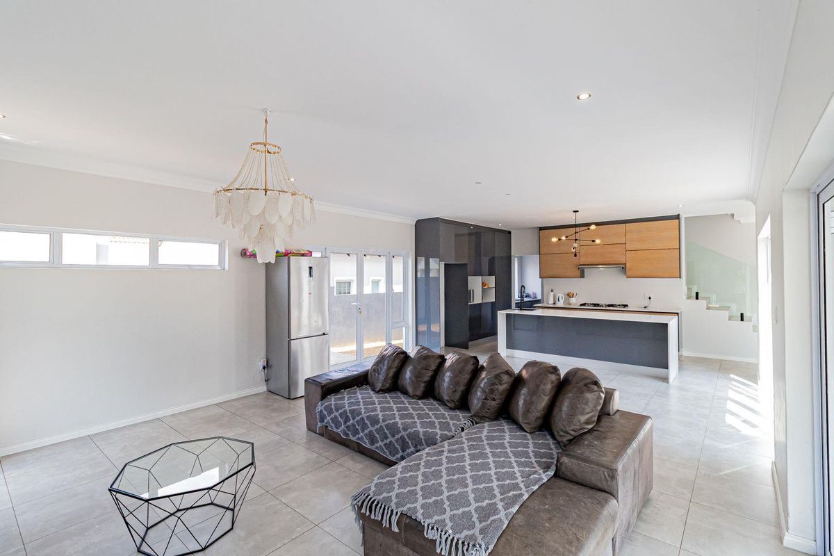 Luxury Living in a Secure and Sought-After Estate - Photo 5