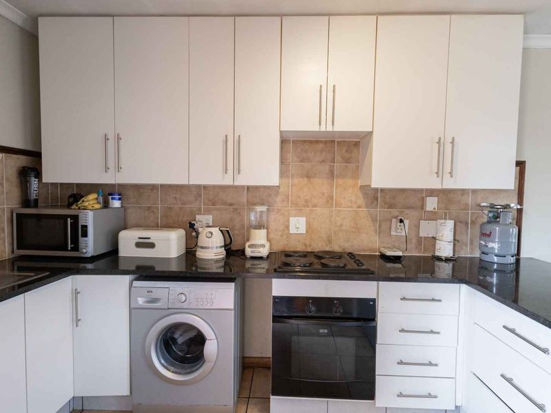 Apartment in Die Hoewes, Centurion for Sale - Photo 7