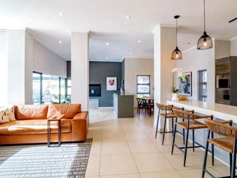 Magnificent furnished 3 Bedroom House with beautiful servants' quarters to Rent in the sought after Six Fountains Estate. For the Executive or an Embassy. - Photo 2