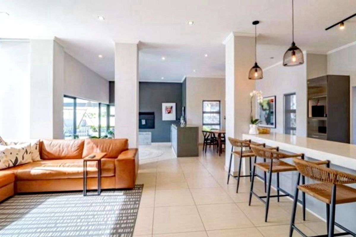 Magnificent furnished 3 Bedroom House with beautiful servants' quarters to Rent in the sought after Six Fountains Estate. For the Executive or an Embassy. - Photo 2