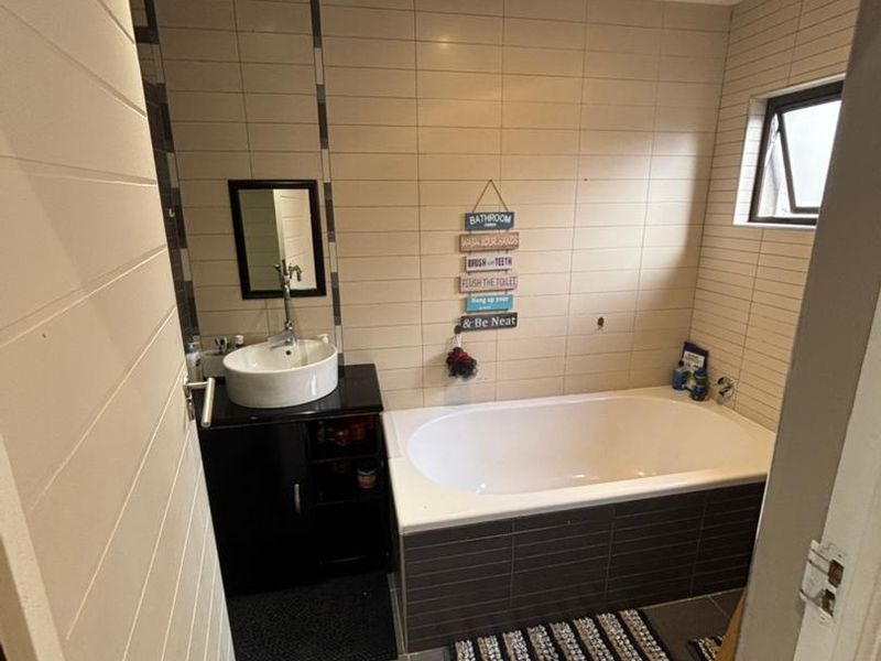 3 Bedroom House For Sale in Kleine Kuppe - Photo 3